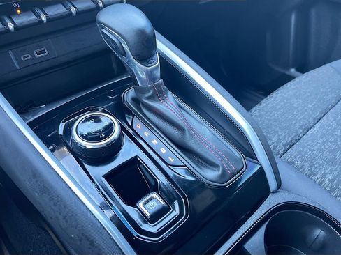 Used 2023 Chevrolet Colorado Z71 w/ Z71 Convenience Package 2 image 16