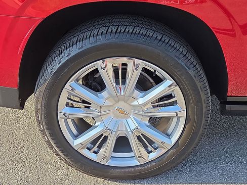 Used 2022 Chevrolet Suburban High Country AWD/4WD image 7