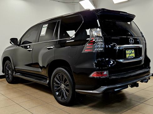 Used 2023 Lexus GX 460 Premium w/ Accessory Package AWD/4WD image 4