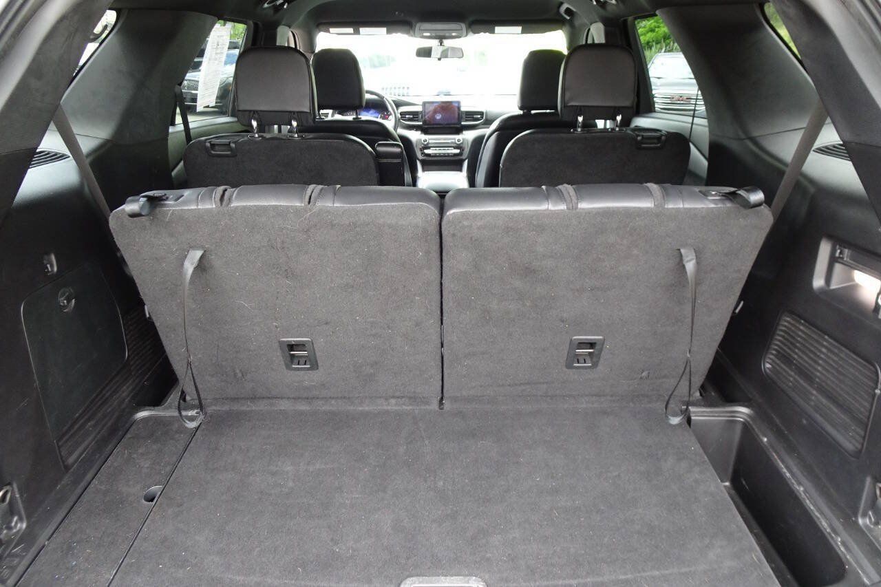 Used 2020 Ford Explorer XLT w/ Equipment Group 202A AWD/4WD image 9
