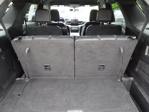 Used 2020 Ford Explorer XLT w/ Equipment Group 202A AWD/4WD image 9