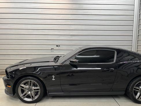 Used 2010 Ford Mustang Shelby GT500 RWD image 3