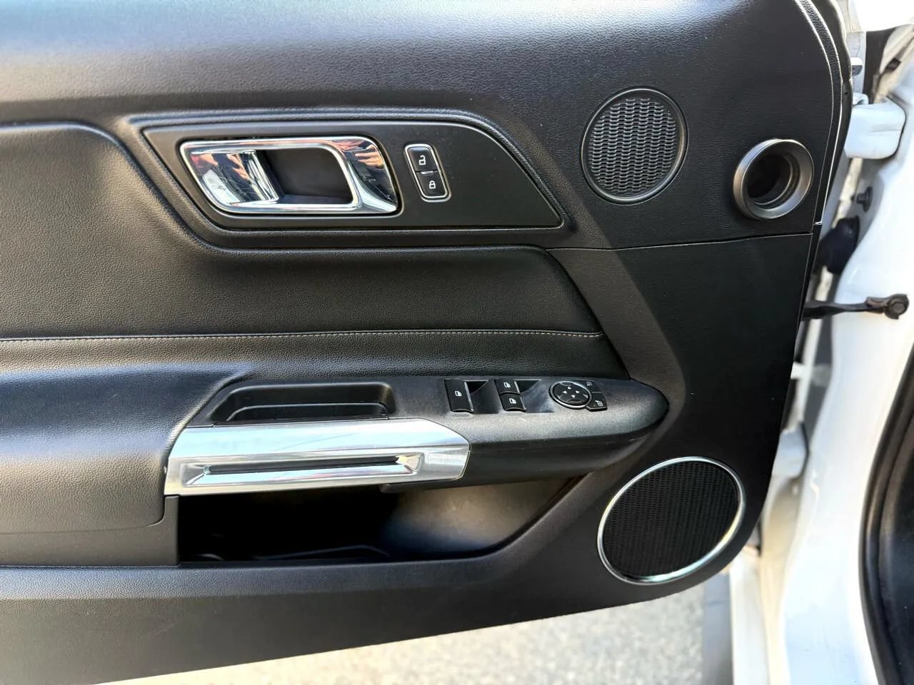 Used 2016 Ford Mustang Premium RWD image 23