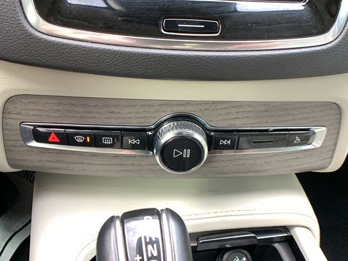 Used 2022 Volvo XC90 T6 Inscription w/ Advanced Package image 17