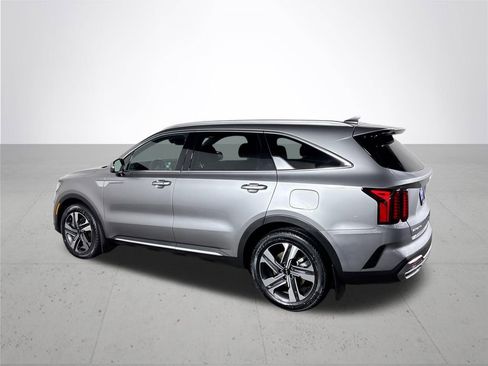 Certified 2023 Kia Sorento EX image 9