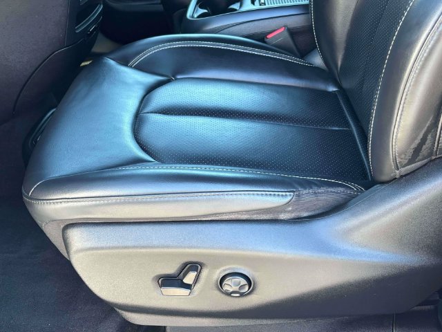 Used 2023 Chrysler Pacifica Touring-L w/ S Appearance Package FWD image 9