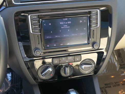 Used 2016 Volkswagen Jetta SEL image 17