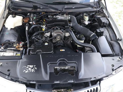 Used 2001 Lincoln Town Car Signature RWD image 34