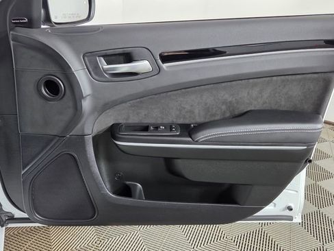 Used 2023 Chrysler 300 C image 34