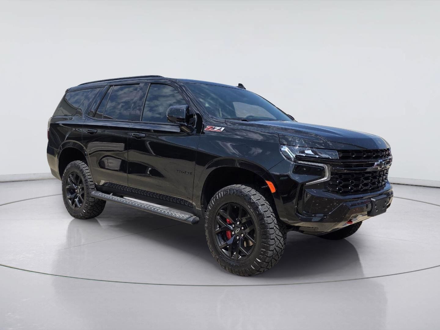 Used 2023 Chevrolet Tahoe Z71 w/ Luxury Package AWD/4WD image 3