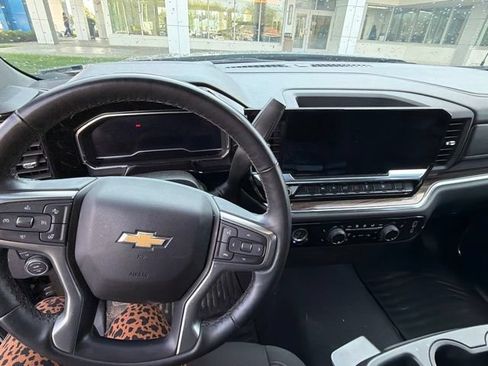 Used 2024 Chevrolet Silverado 1500 LT AWD/4WD image 13