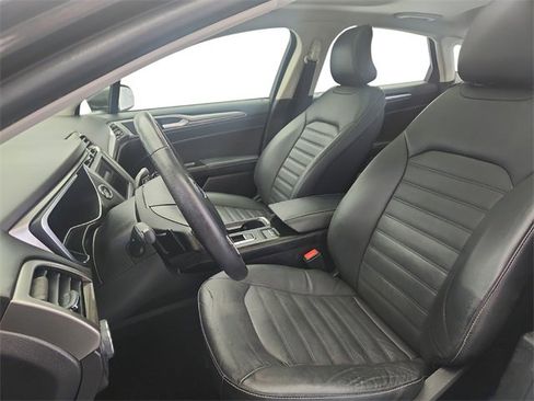 Used 2018 Ford Fusion SE w/ Fusion SE Technology Package image 10