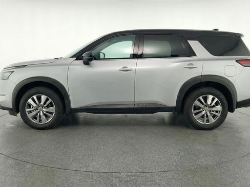 Used 2025 Nissan Pathfinder SV FWD image 5