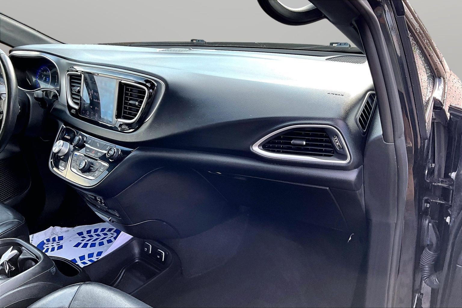Used 2020 Chrysler Pacifica Touring-L Plus w/ S Appearance Package FWD image 22
