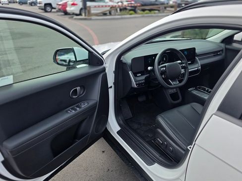 Certified 2025 Hyundai Ioniq 5 SEL image 38
