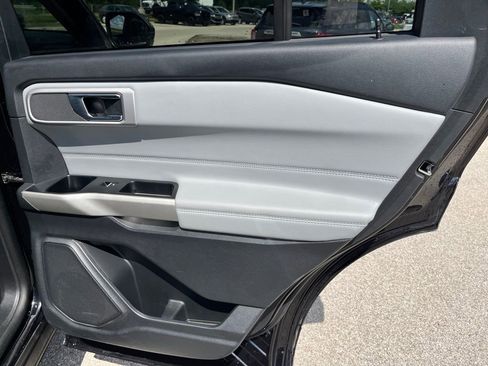 Used 2022 Ford Explorer XLT w/ Equipment Group 202A image 16