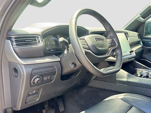 Used 2024 Jeep Wagoneer Series II w/ Flexible Seating Group RWD image 9