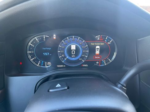 Used 2020 Cadillac Escalade Luxury RWD image 18