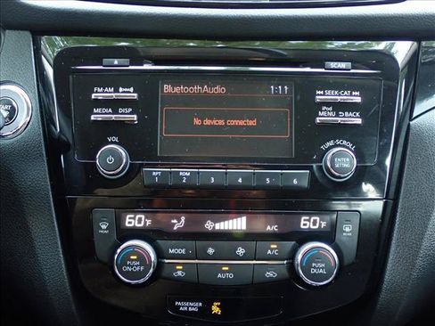 Used 2017 Nissan Rogue Sport SV FWD image 17