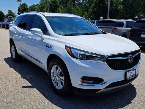 Used 2020 Buick Enclave Essence w/ Sound and Sites Package FWD image 4