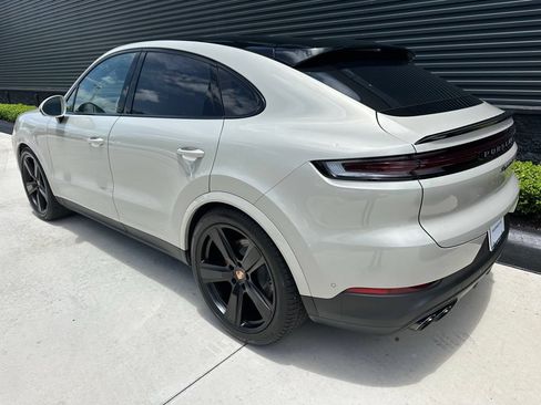 Certified 2026 Porsche Cayenne S AWD/4WD image 3