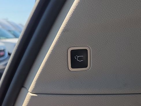 Used 2023 Chrysler Voyager LX FWD image 20