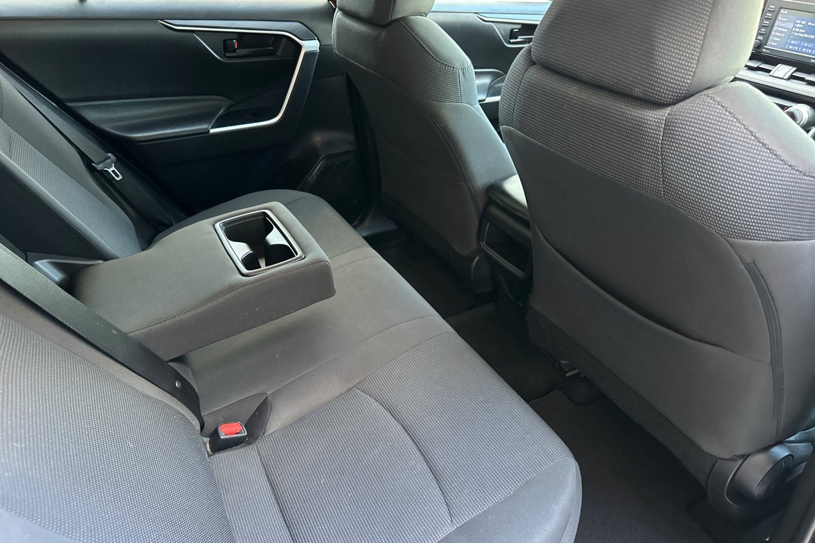Used 2020 Toyota RAV4 LE AWD/4WD image 31