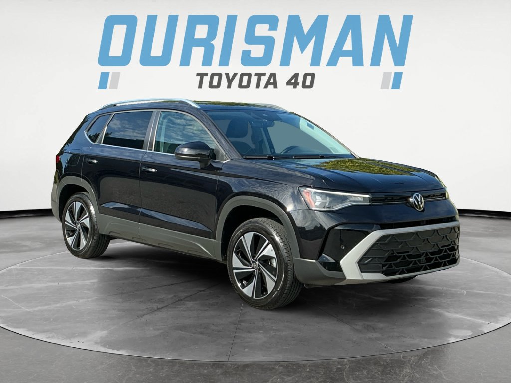 Used 2025 Volkswagen Taos SE AWD/4WD image 1