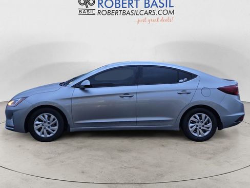 Used 2020 Hyundai Elantra SE image 2