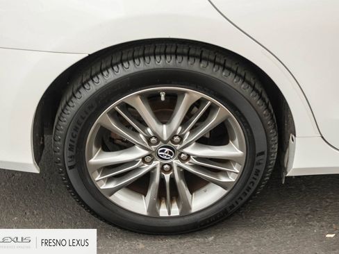 Used 2017 Toyota Camry SE image 8