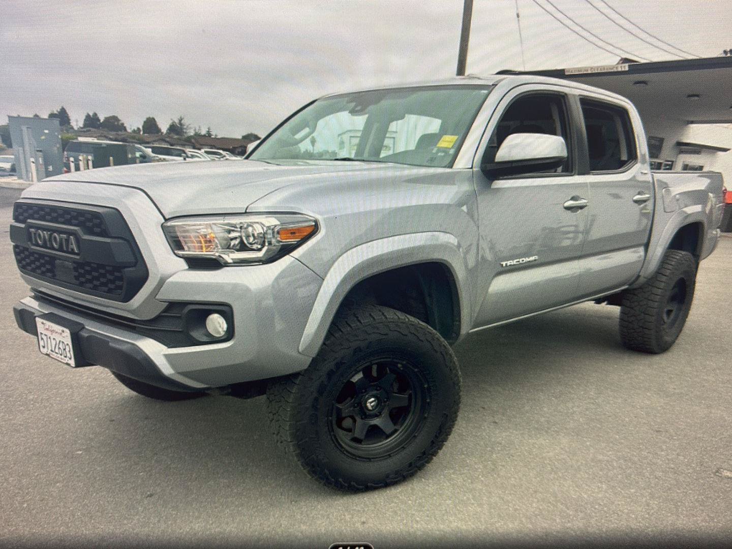 Used 2018 Toyota Tacoma SR5 AWD/4WD image 6