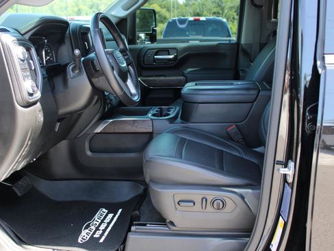 Used 2021 GMC Sierra 2500 Denali w/ Denali Black Diamond Edition AWD/4WD image 17