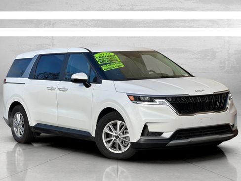 Used 2023 Kia Carnival LX image 2