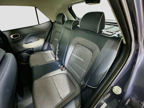 Used 2021 Hyundai Venue FWD image 27