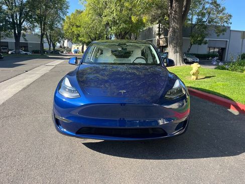 Used 2024 Tesla Model Y Long Range RWD image 2