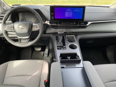New 2026 Toyota Sienna XLE FWD image 15