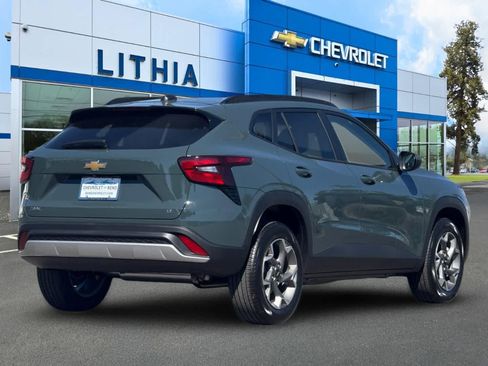 New 2026 Chevrolet Trax LT FWD image 2