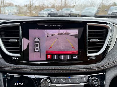 Used 2024 Chrysler Pacifica Pinnacle image 26