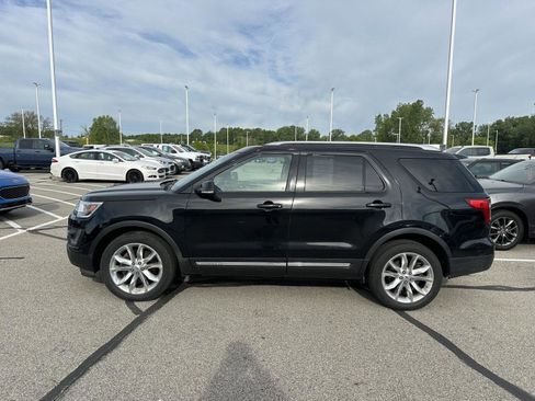 Used 2016 Ford Explorer XLT w/ Equipment Group 202A AWD/4WD image 2