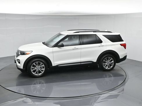 Certified 2021 Ford Explorer XLT w/ Equipment Group 202A RWD image 43