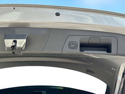 Used 2022 Buick Envision Avenir w/ Technology Package II image 12