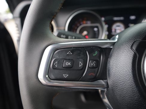 Used 2023 Jeep Gladiator Overland AWD/4WD image 22