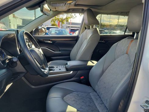 Used 2022 Toyota Highlander Bronze Edition image 18