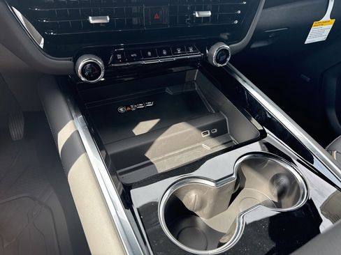 New 2026 Chevrolet Suburban Premier image 19