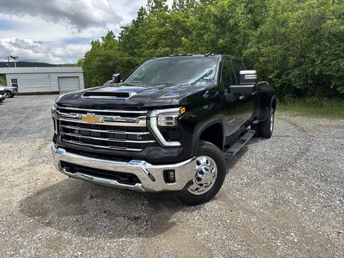 New 2026 Chevrolet Silverado 3500 LTZ w/ LTZ Plus Package AWD/4WD image 11