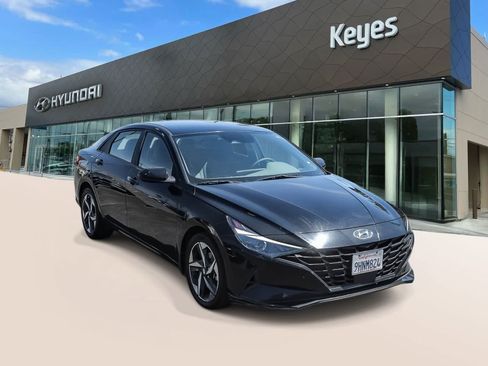 Used 2023 Hyundai Elantra SEL w/ Convenience Package FWD image 3
