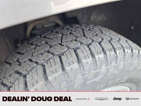 Used 2020 GMC Yukon XL SLE w/ Enhanced Driver Alert Package image 27