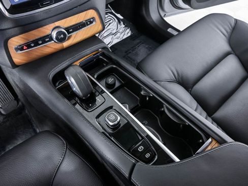 Certified 2024 Volvo XC90 T8 Plus w/ Protection Package Premier AWD/4WD image 17