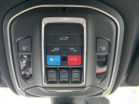 Used 2025 Jeep Grand Cherokee Summit image 27