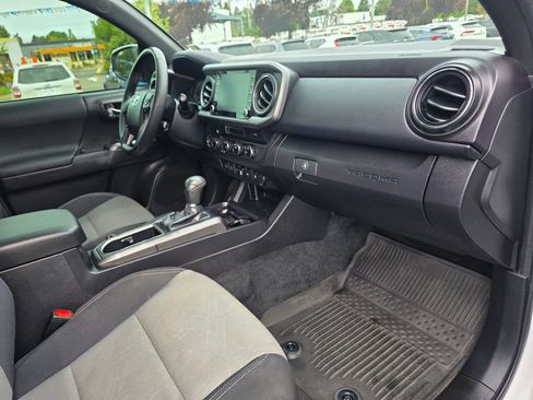 Used 2023 Toyota Tacoma TRD Off-Road w/ Technology Package AWD/4WD image 26